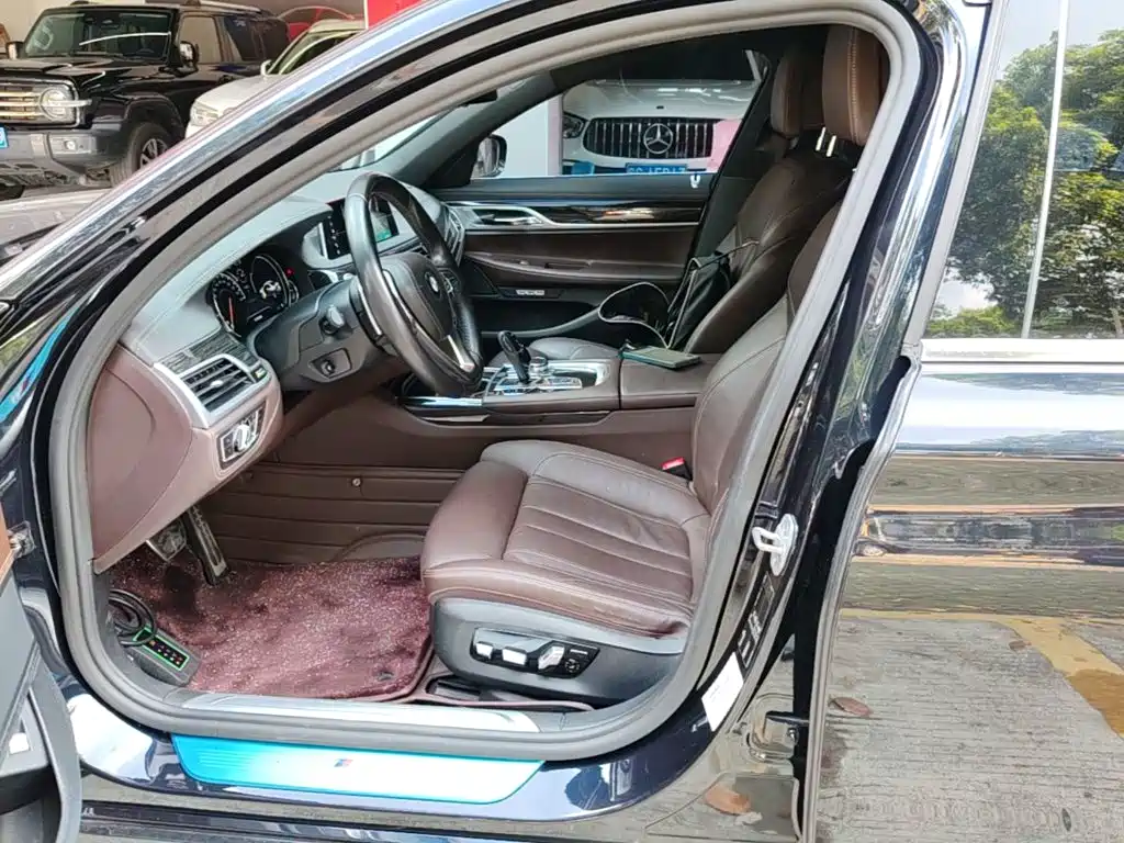 BMW 7 Series — миниатюра 15