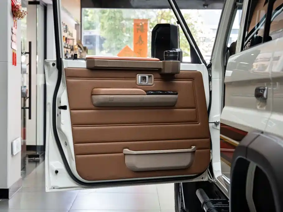 Toyota Land Cruiser — миниатюра 10