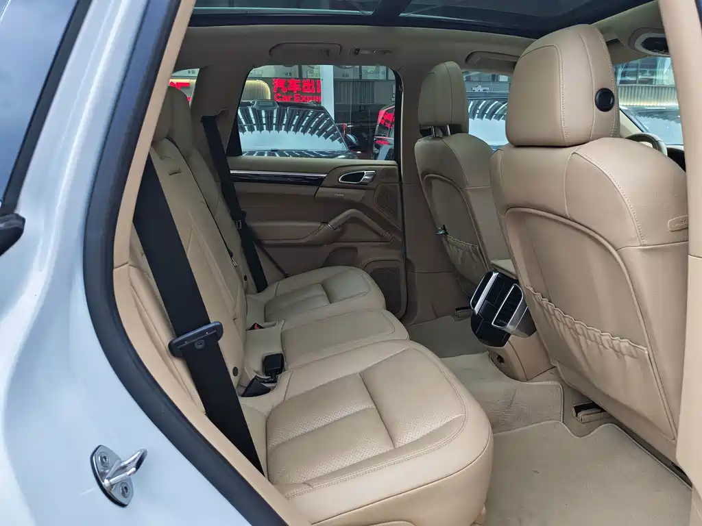 Porsche Cayenne — миниатюра 21