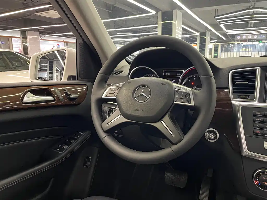 Mercedes-Benz M-Class — миниатюра 13