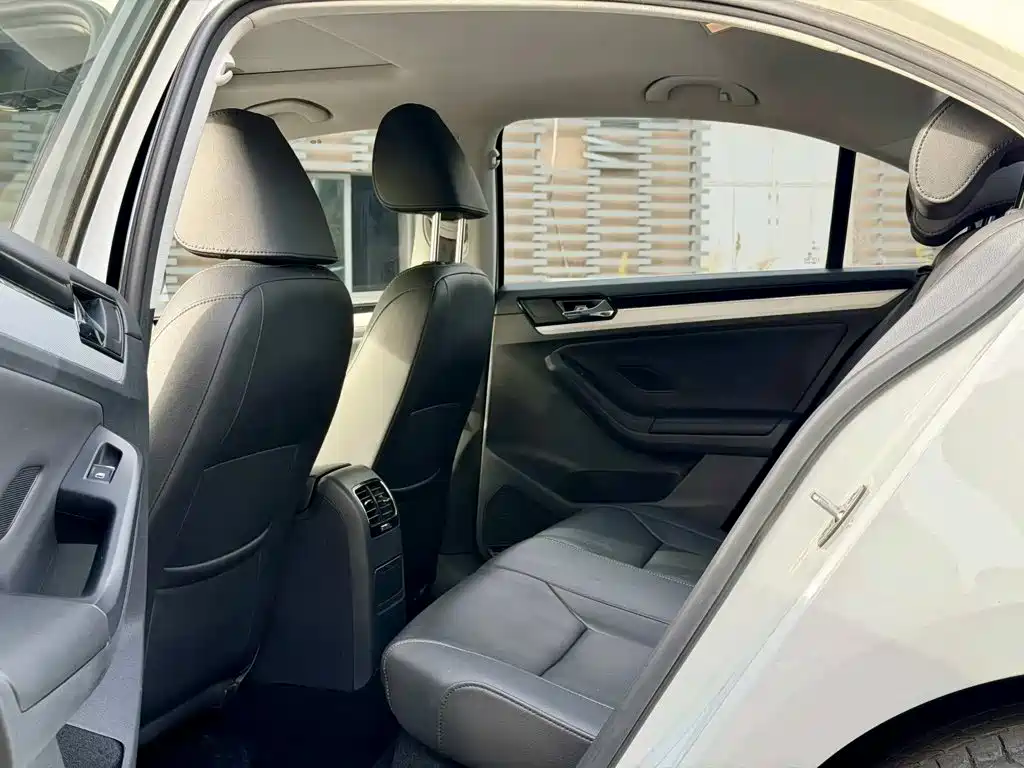 Volkswagen Sagitar — миниатюра 5