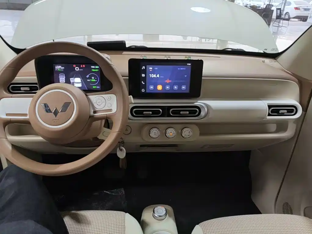Wuling MINIEV — миниатюра 10