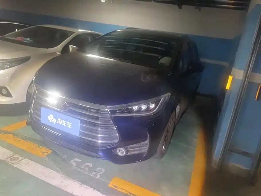 BYD MAX