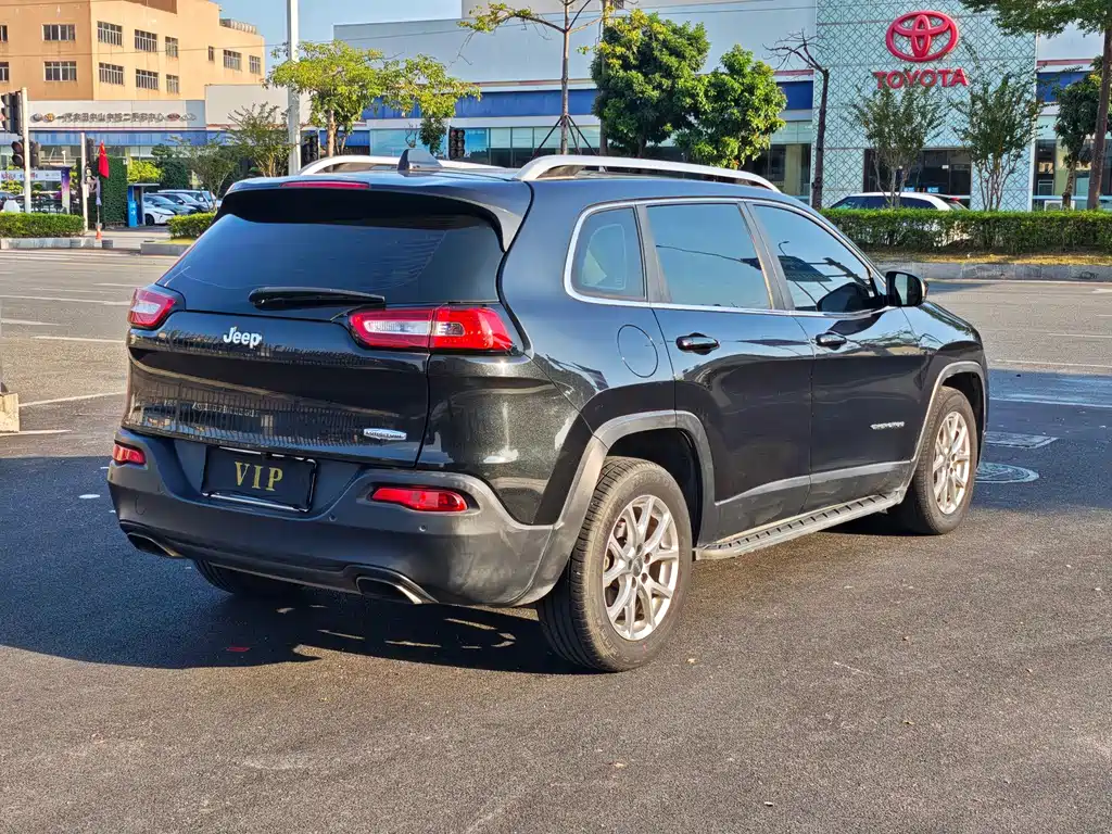 Jeep Cherokee — миниатюра 12