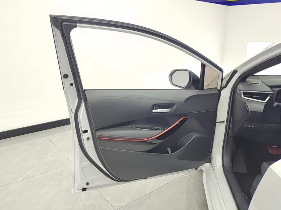 Toyota Levin 1.2 л 2021 г. Белый, пробег 29900 км