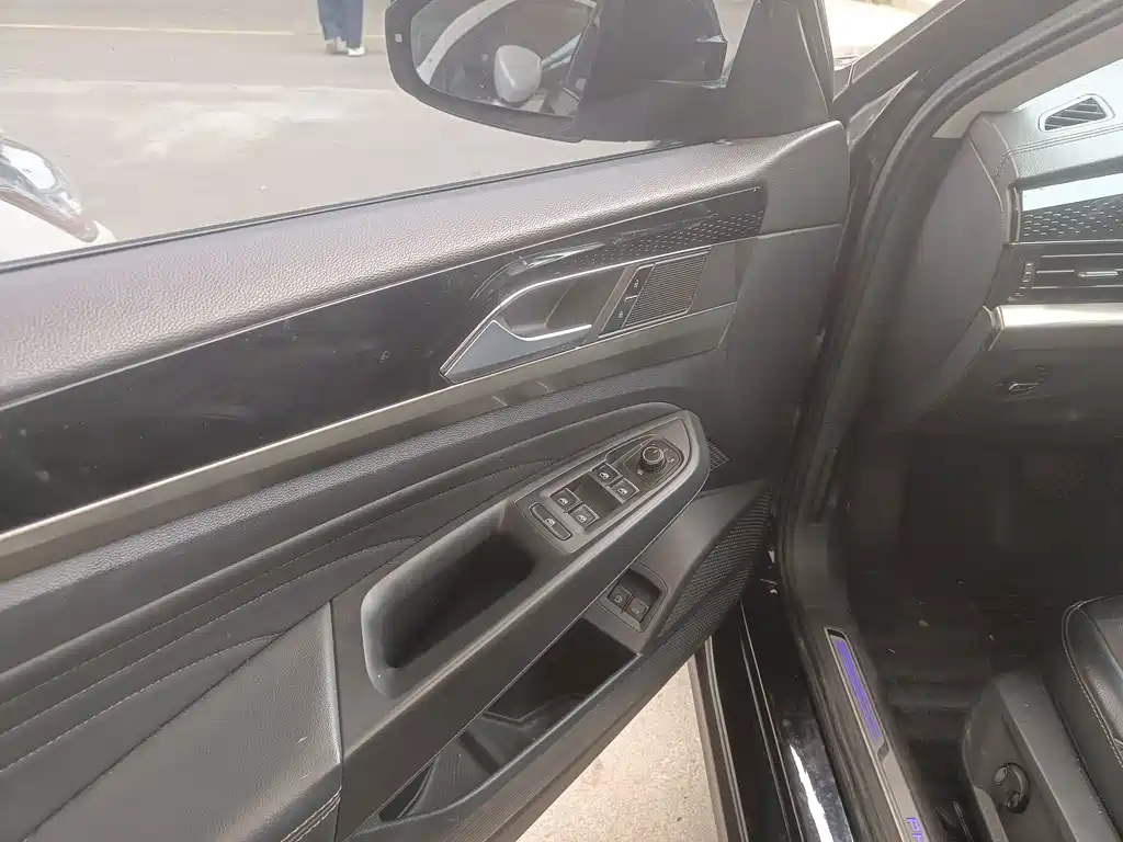 Volkswagen Passat PHEV — миниатюра 7