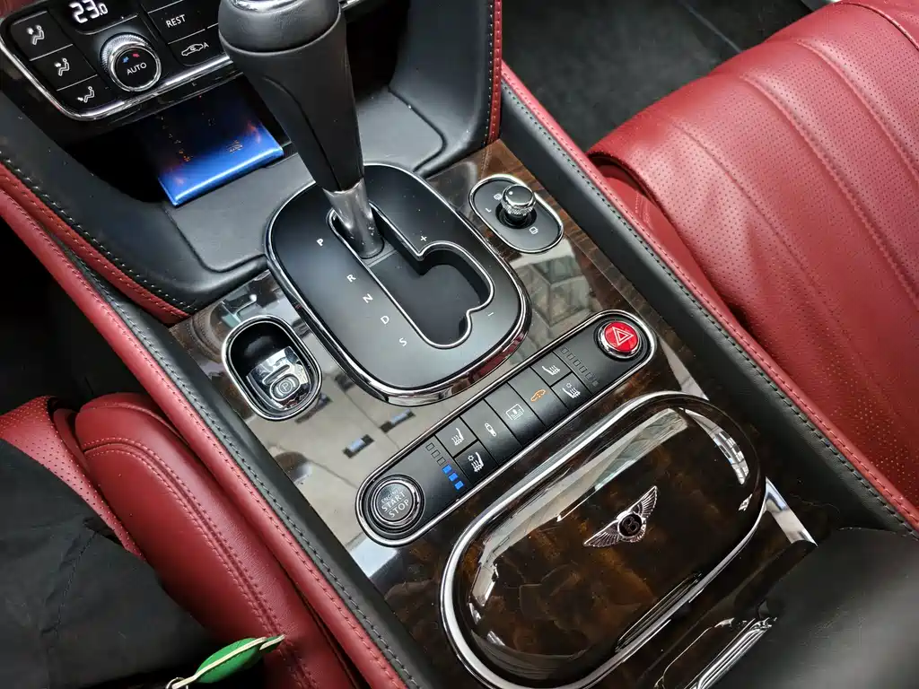 Bentley Flying Spur — миниатюра 14