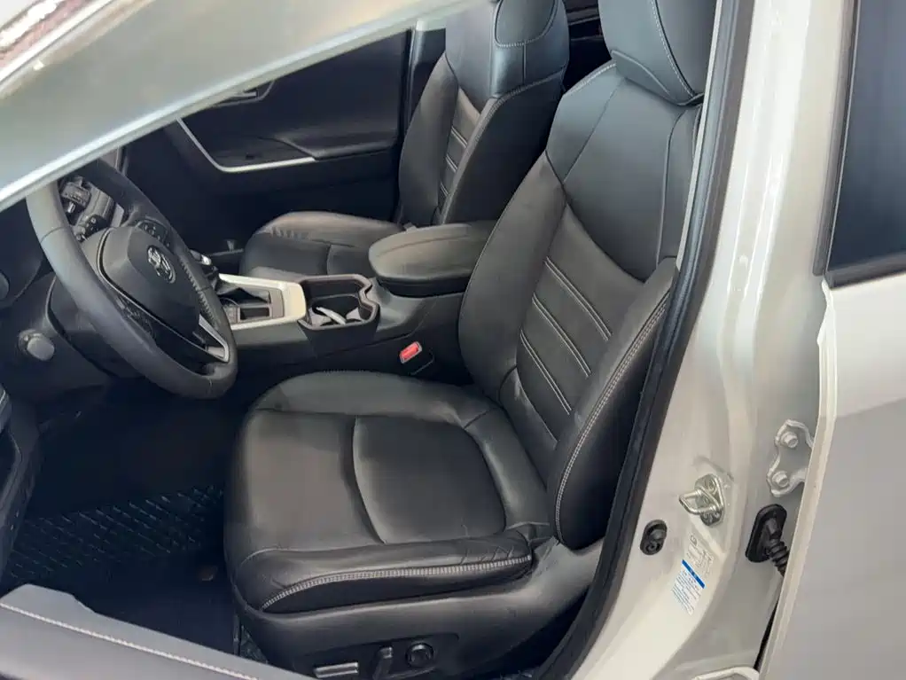 Toyota RAV4 — миниатюра 8