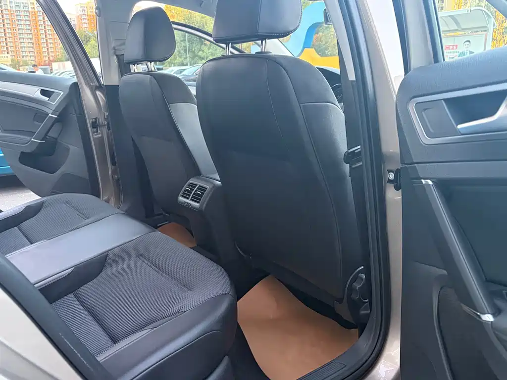 Volkswagen Golf — миниатюра 12