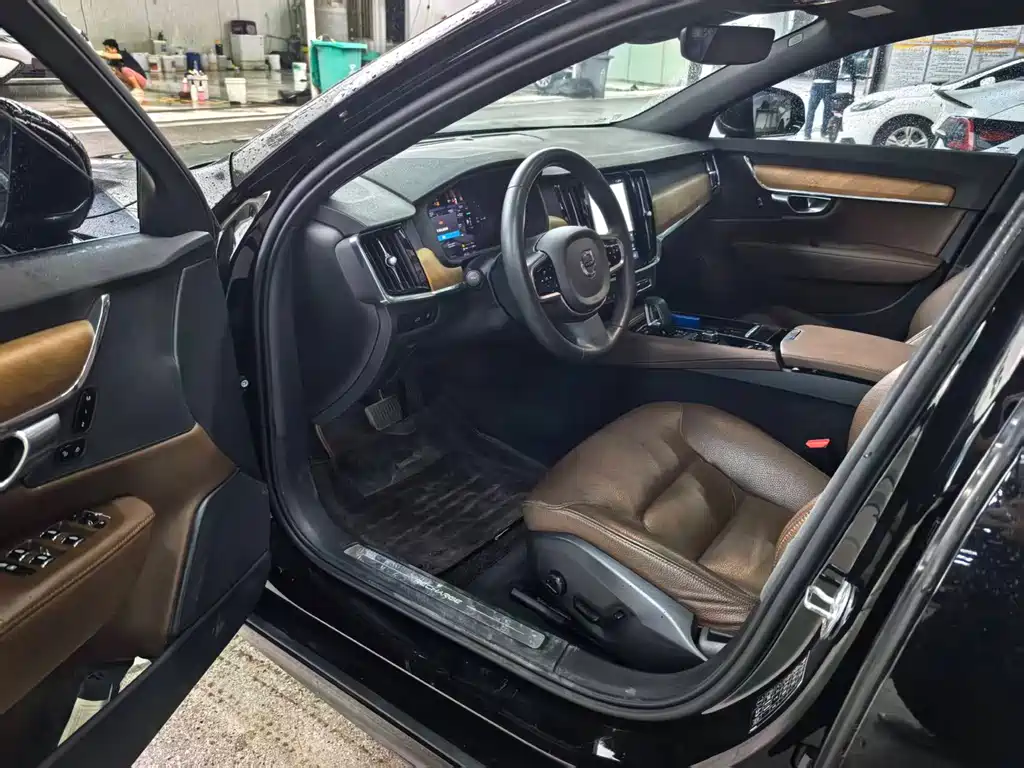Volvo S90 2023 T8 Luxury