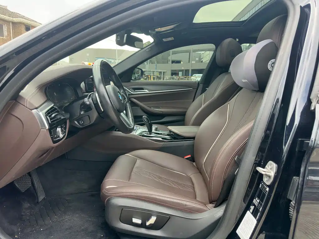 BMW 5 Series — миниатюра 7