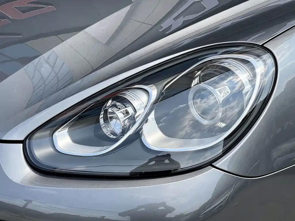 Porsche Cayenne — миниатюра 5