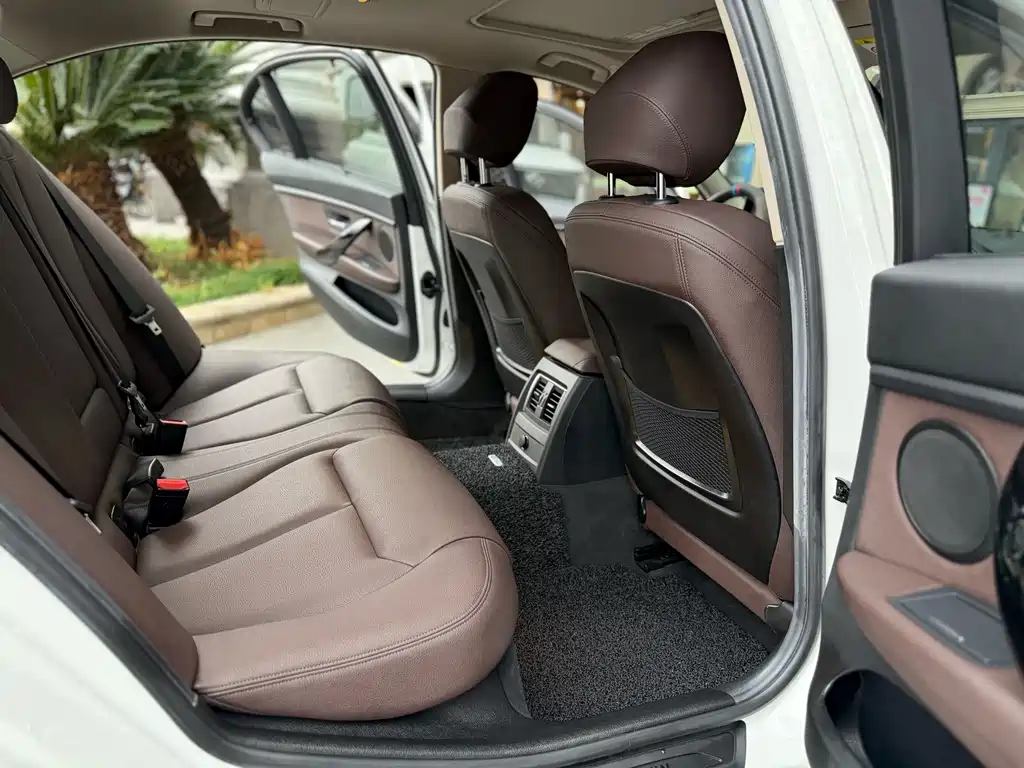 BMW 3 Series — миниатюра 7