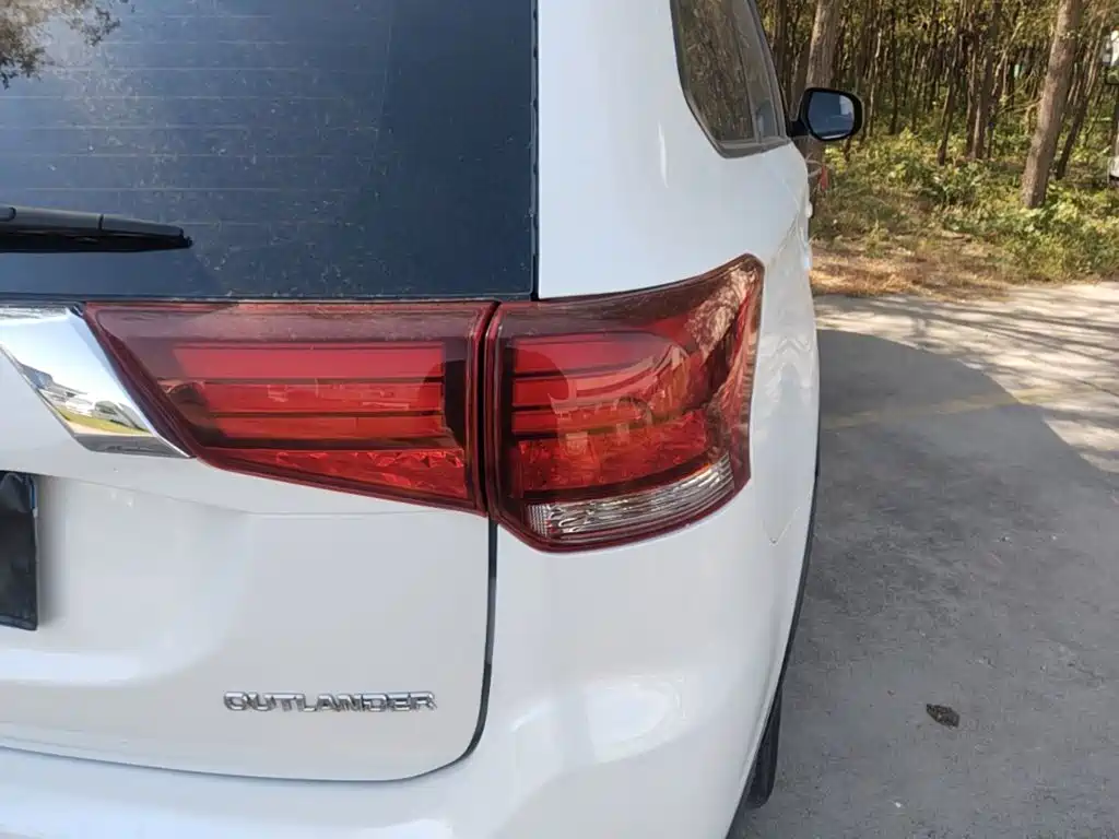 Mitsubishi Outlander — миниатюра 8