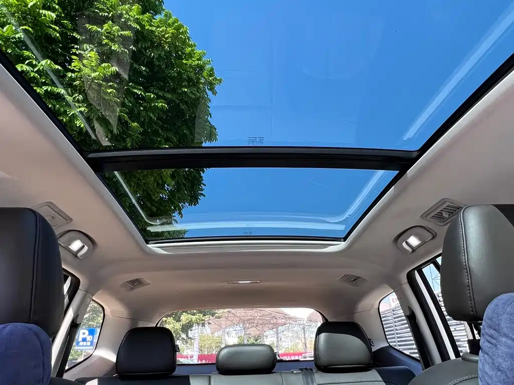 Roewe RX8 — миниатюра 11