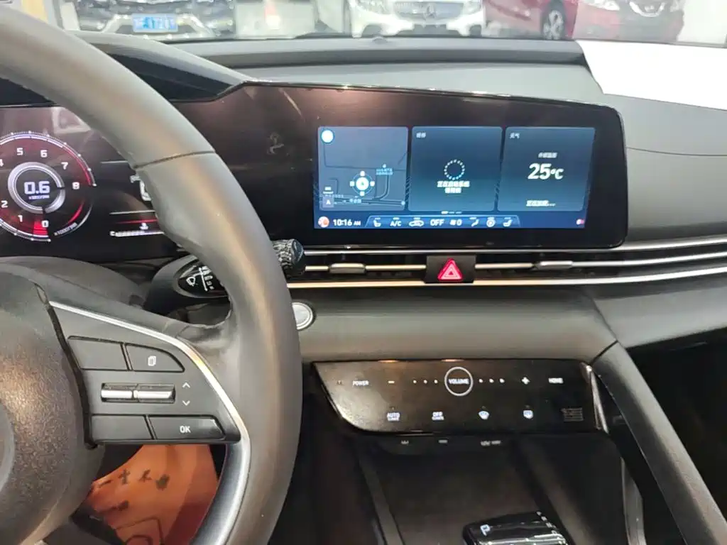 Hyundai Elantra — миниатюра 13