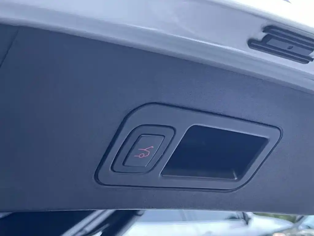 Tesla Model S — миниатюра 3