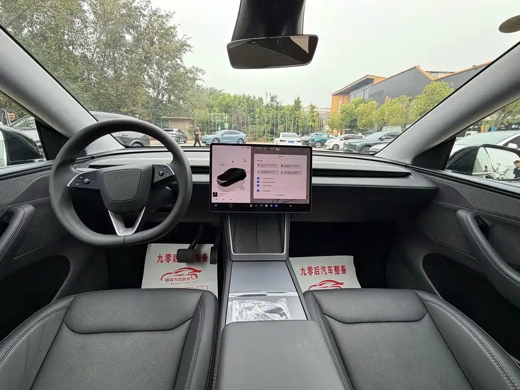 Tesla Model Y — миниатюра 13