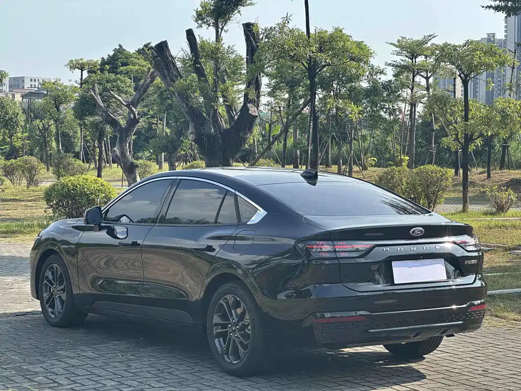 Ford Mondeo — миниатюра 7