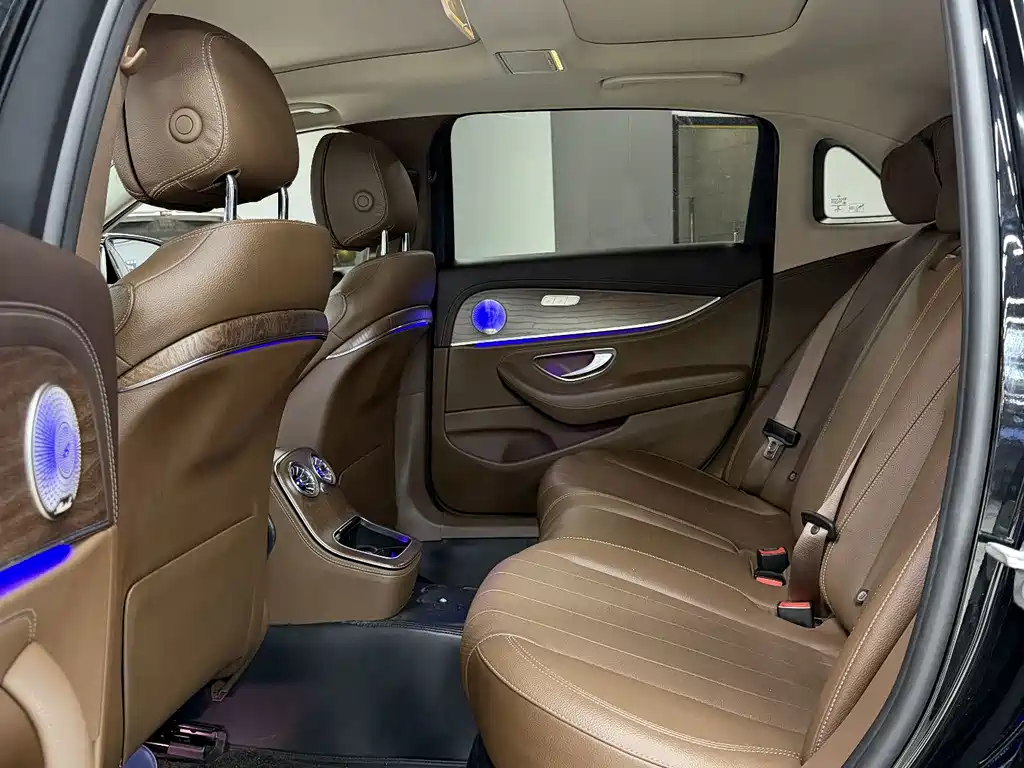 Mercedes-Benz E-Class — миниатюра 5