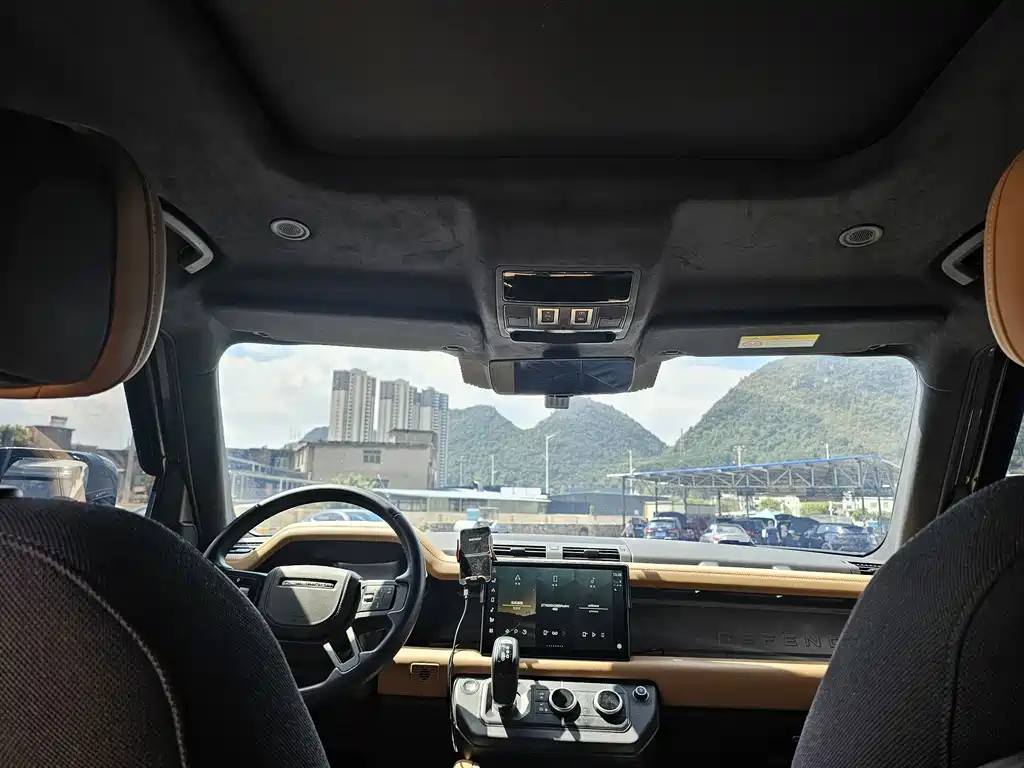 Land Rover Defender — миниатюра 4