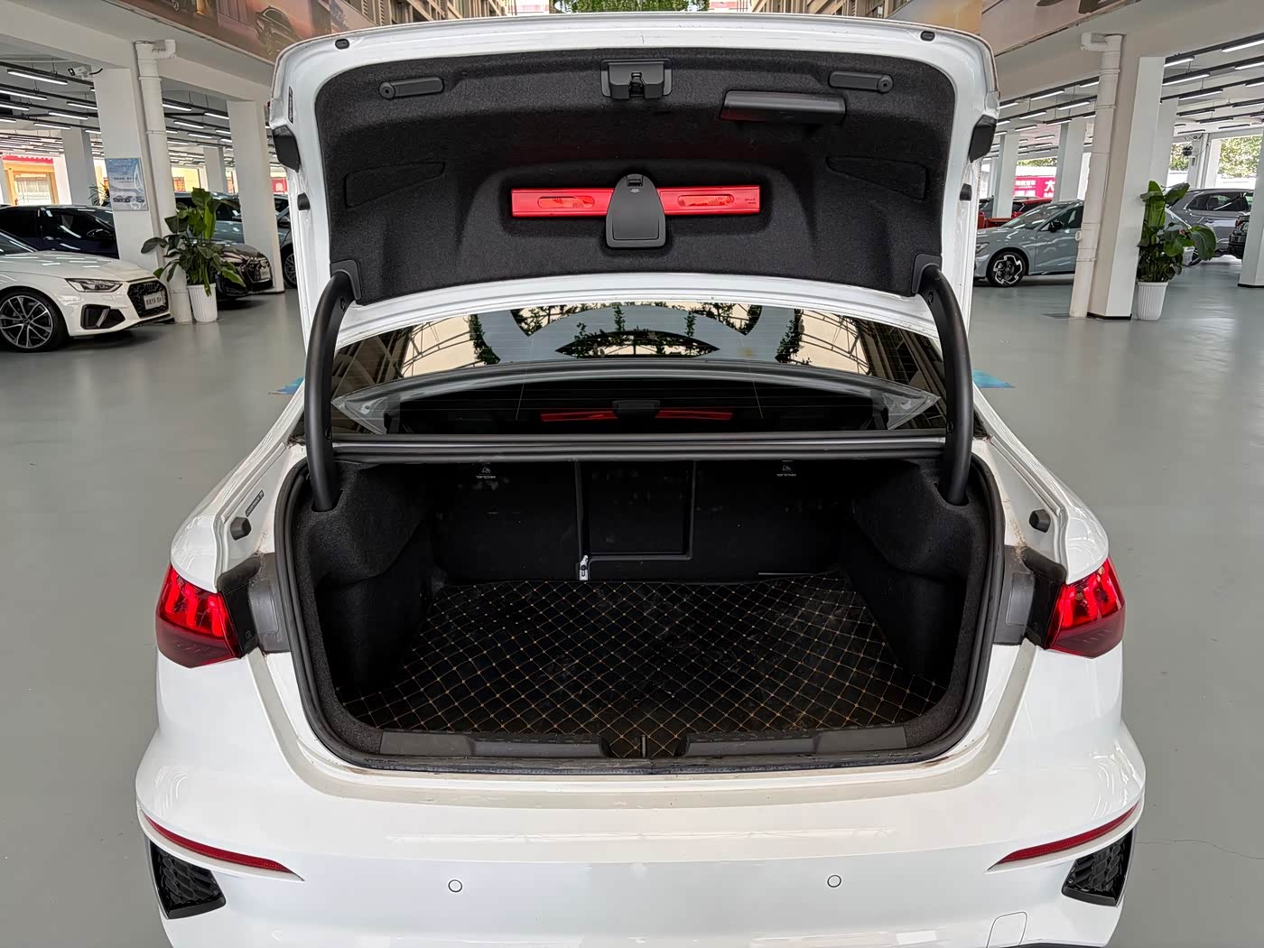 Audi A3 1.4 л 2024 г. Белый, пробег 25000 км
