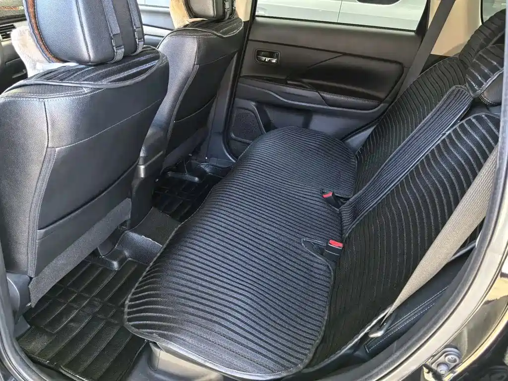 Mitsubishi Outlander (Import) — миниатюра 6