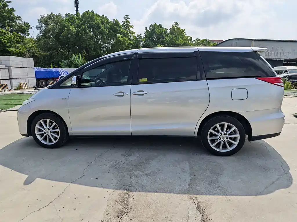 Toyota Previa — миниатюра 7