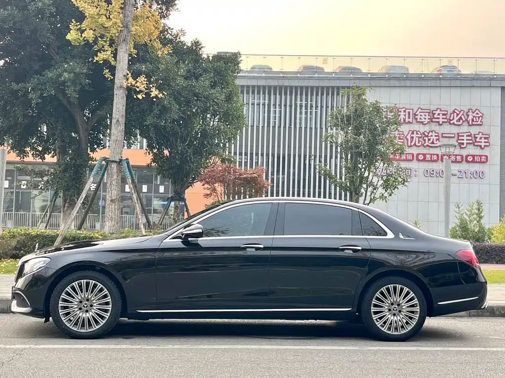 MERCEDES-BENZ E CLASS