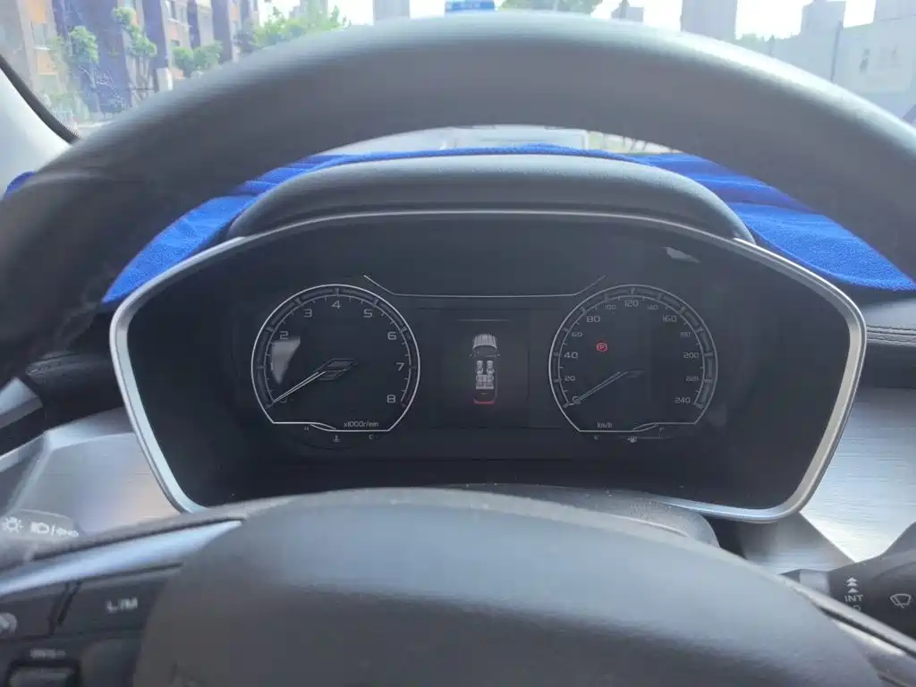 Geely Binyue — миниатюра 12