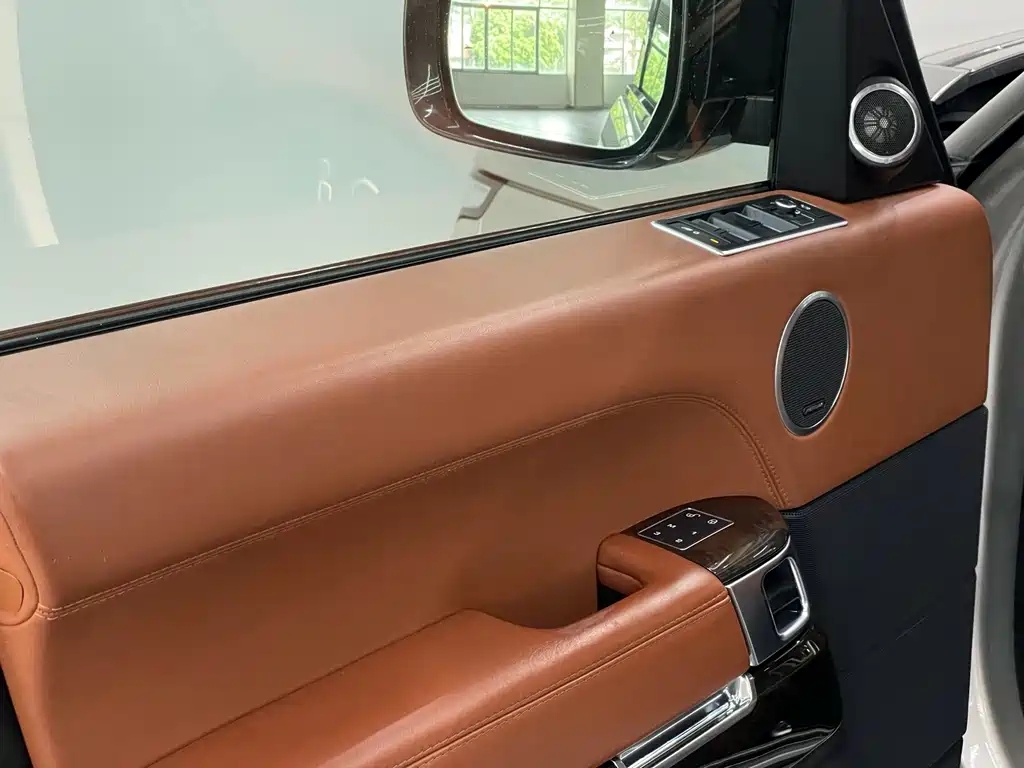 Land Rover Range Rover — миниатюра 23