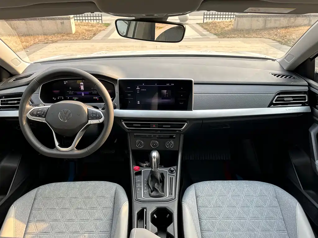 Volkswagen Lavida — миниатюра 8