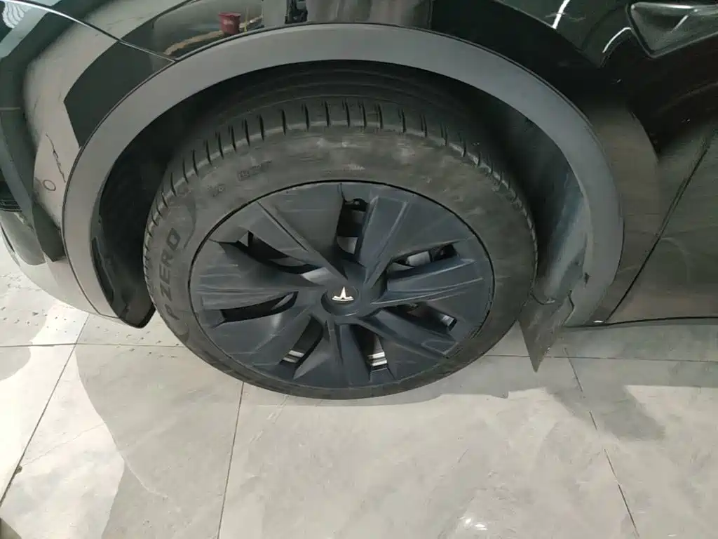 Tesla Model Y — миниатюра 23