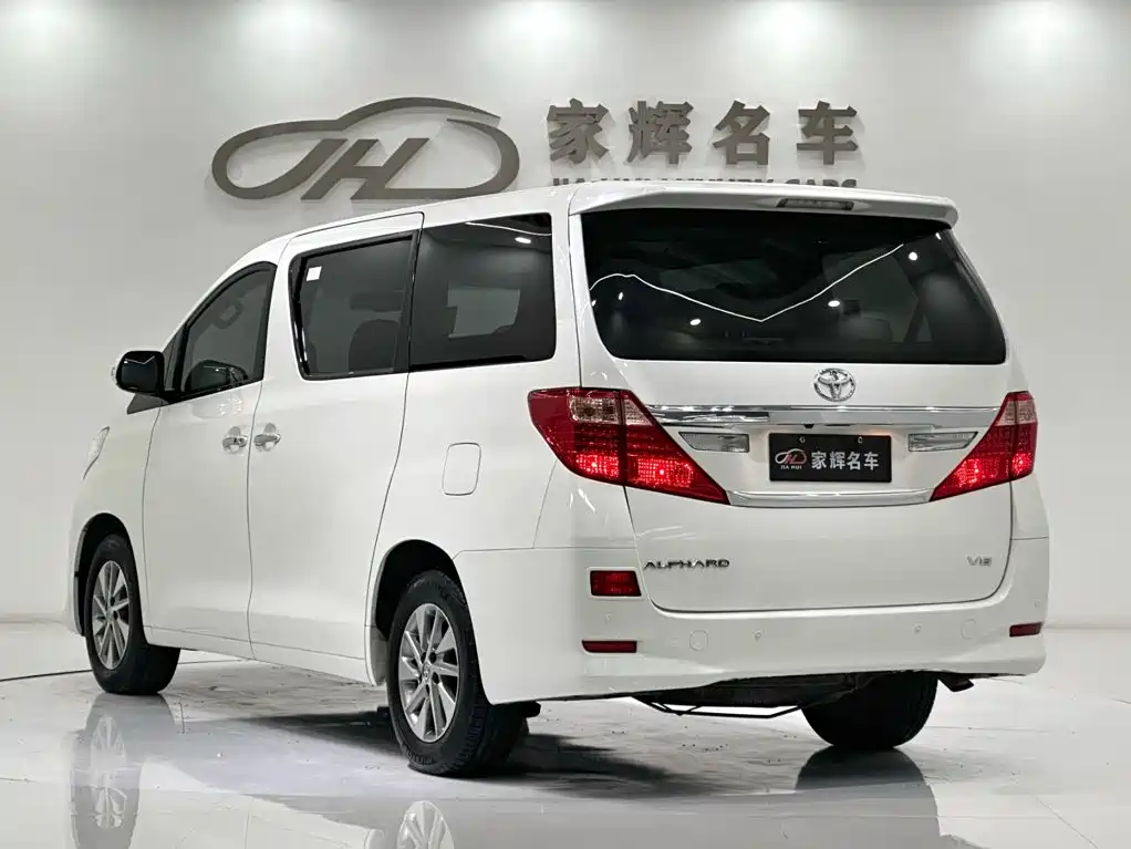 Toyota Alphard — миниатюра 5