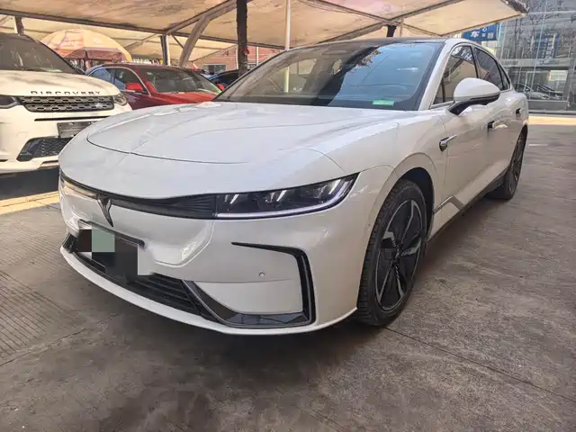 VOYAH LANTU CHASING LIGHT 2024