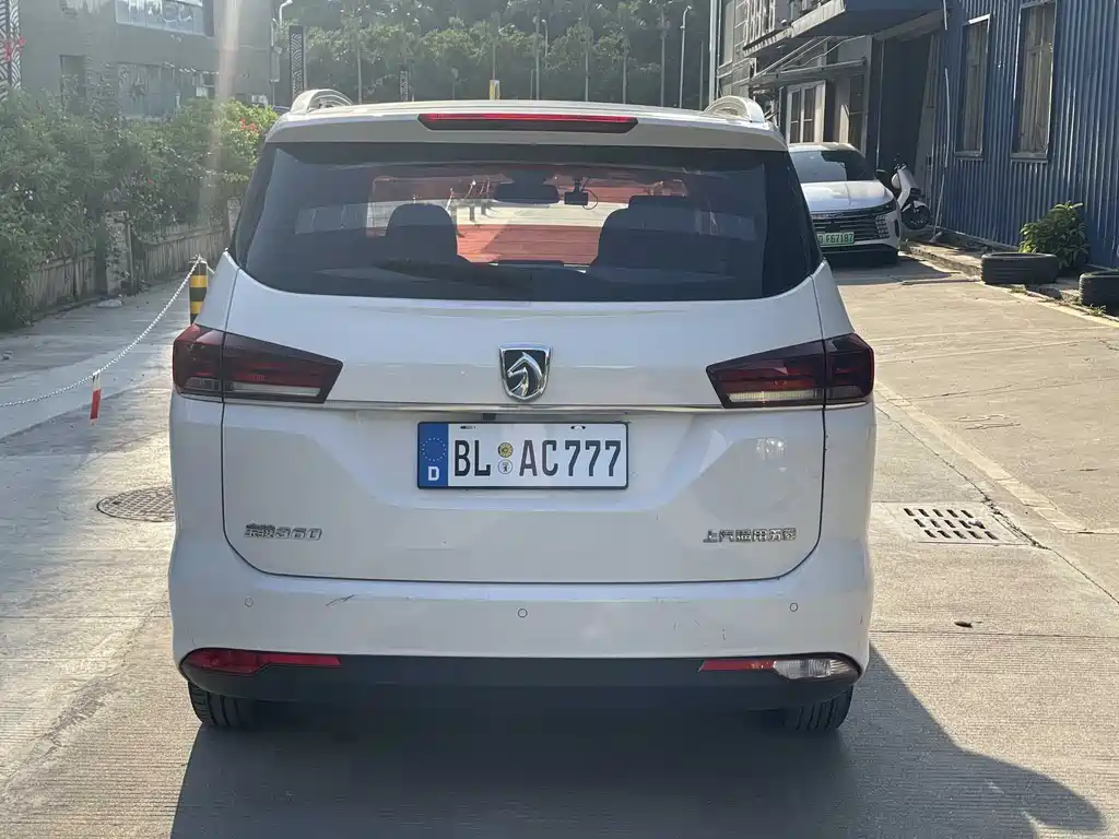 BAOJUN 360