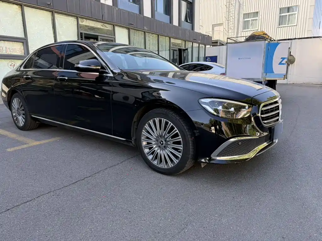 Mercedes-Benz E-Class — миниатюра 4