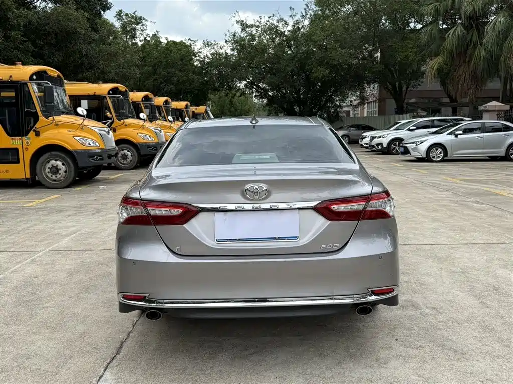 Toyota Camry 2023 2.0G Luxury