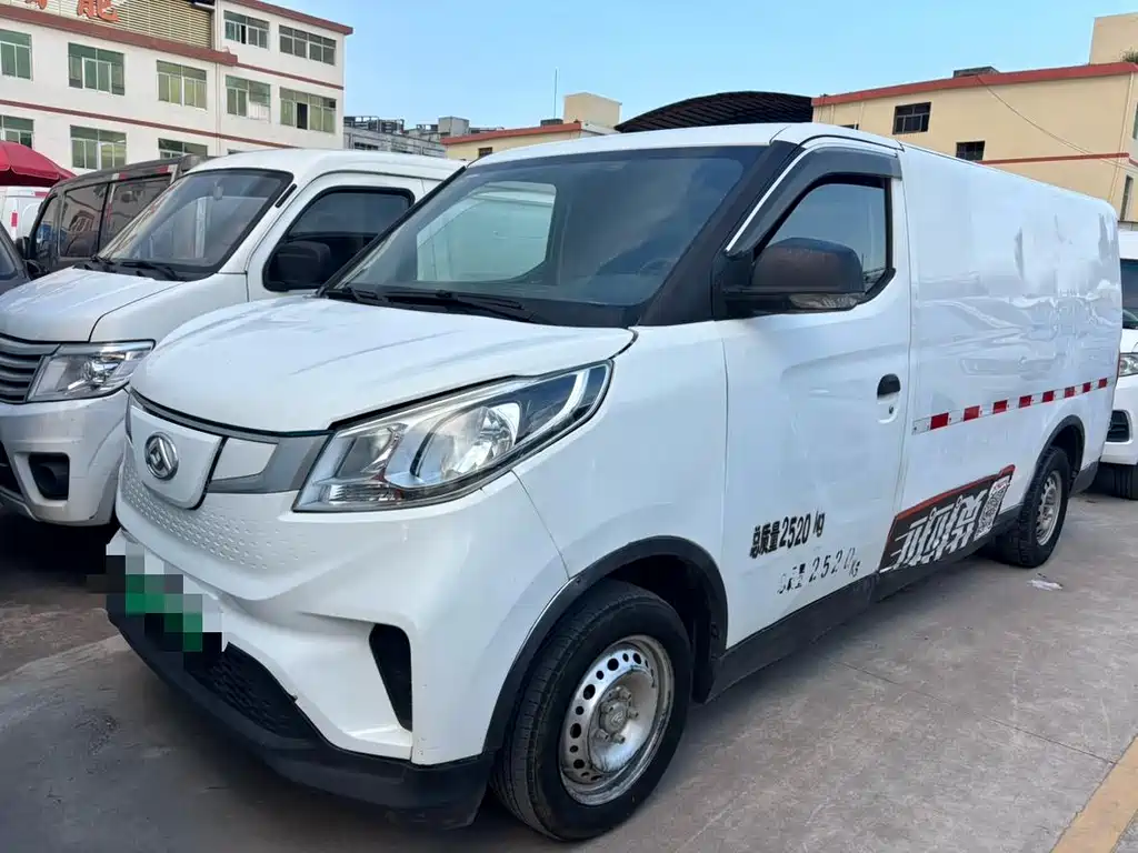 MAXUS EV30 — миниатюра 9