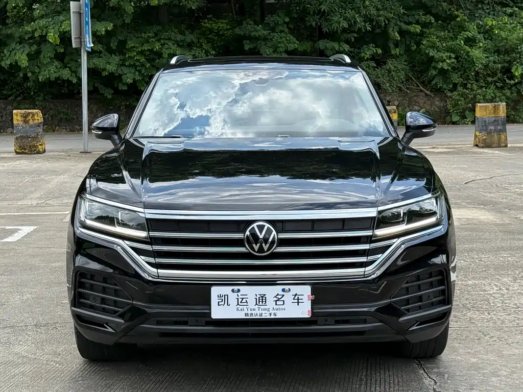 VOLKSWAGEN TOUAREG