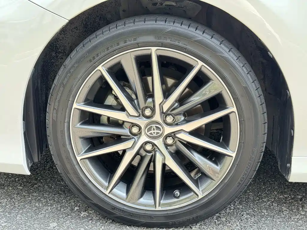 Toyota Camry — миниатюра 10