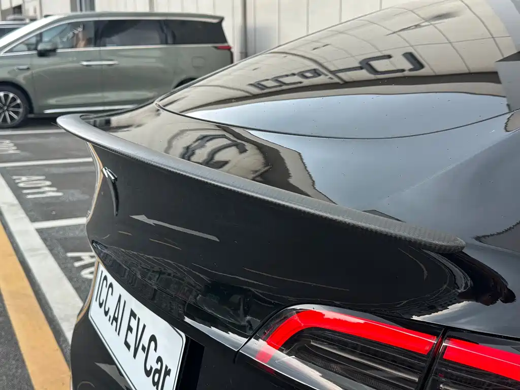 Tesla Model Y — миниатюра 9
