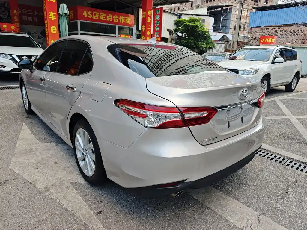 Toyota Camry 2021 2.0G Luxury