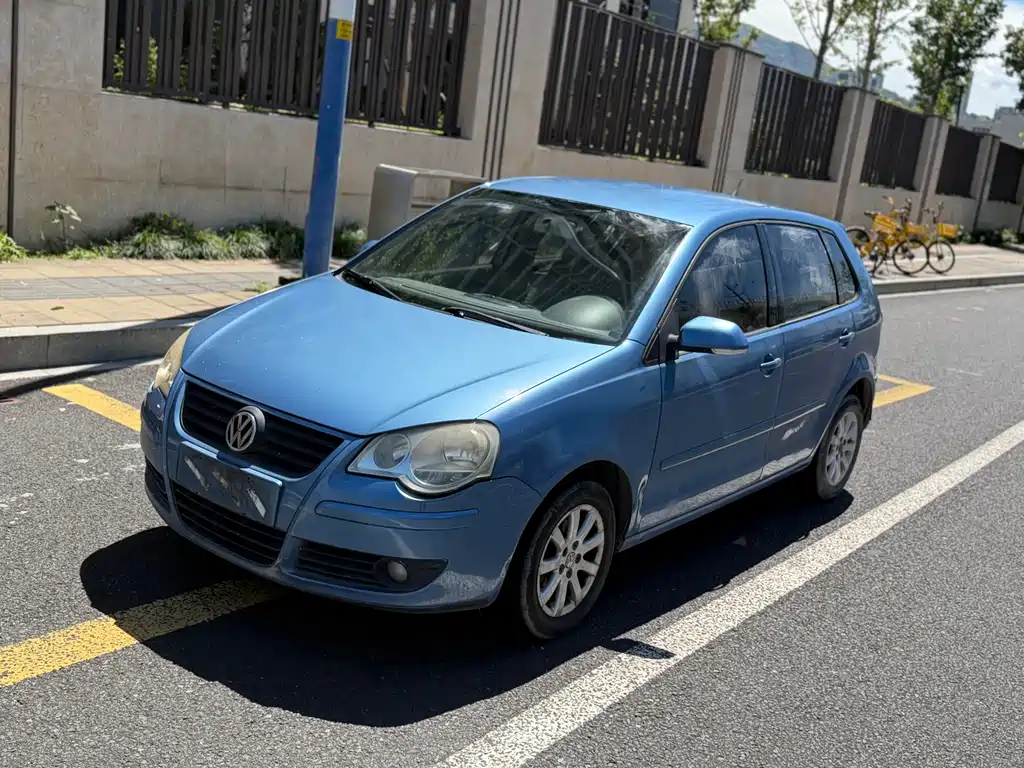Volkswagen Polo 08 1.4 MT