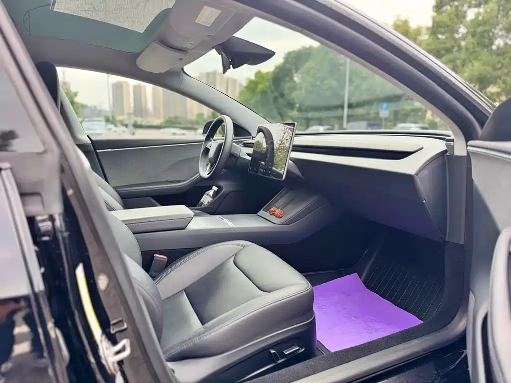 Tesla Model 3 — миниатюра 9