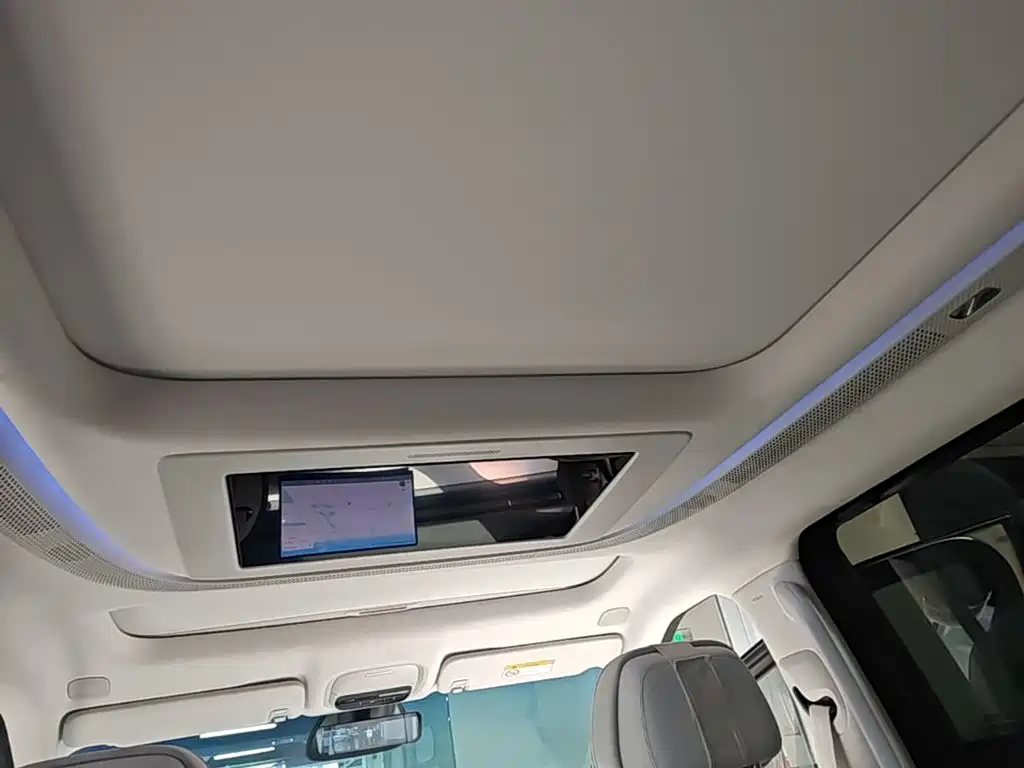 XPeng X9 — миниатюра 18