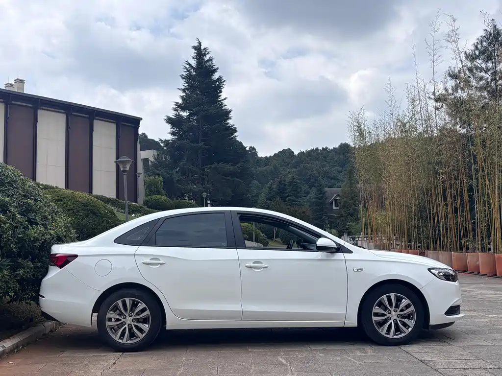 Buick Excelle — миниатюра 7