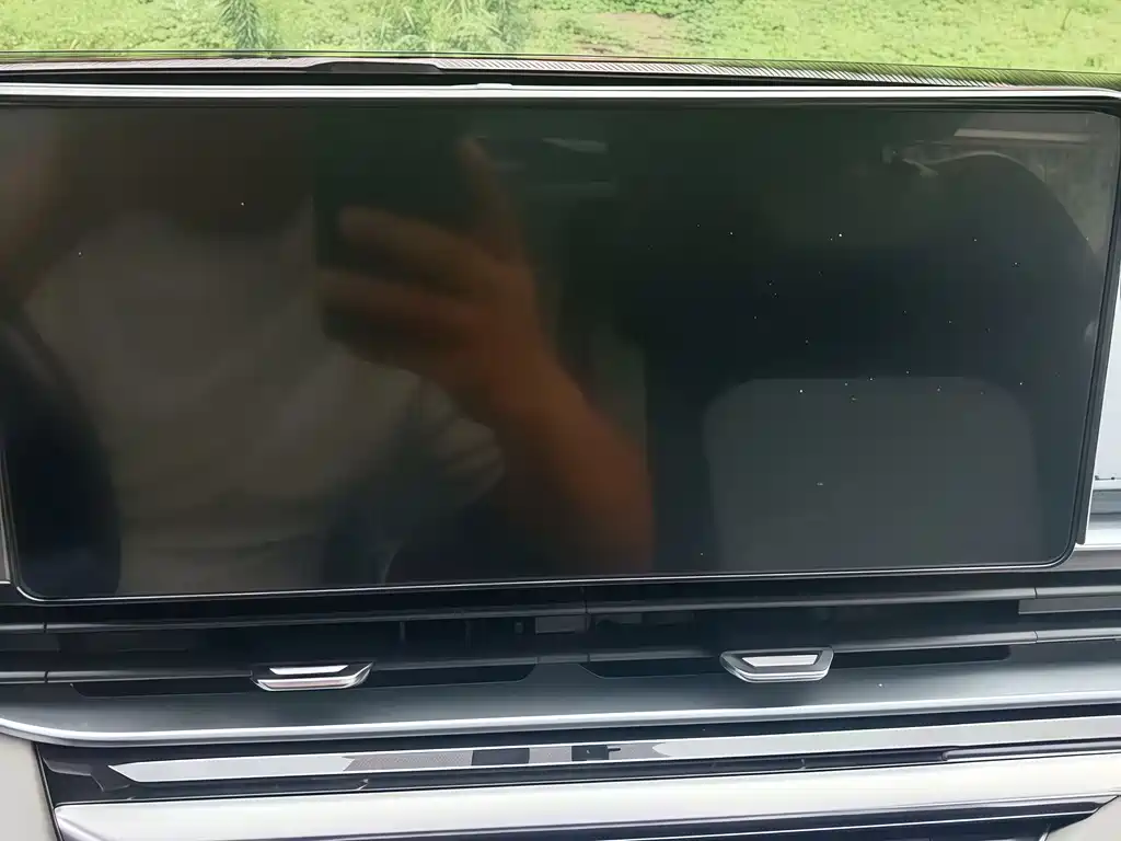 Geely Emgrand 2022 4 1.5L CVT Flagship
