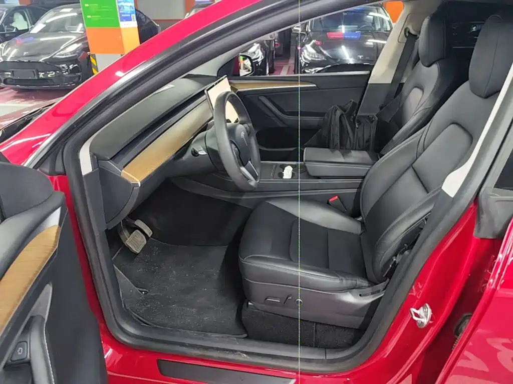Tesla Model Y — миниатюра 16