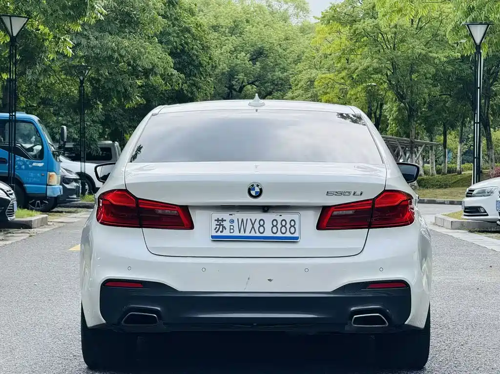 BMW 5 Series — миниатюра 5
